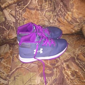 Girls basketball shoes